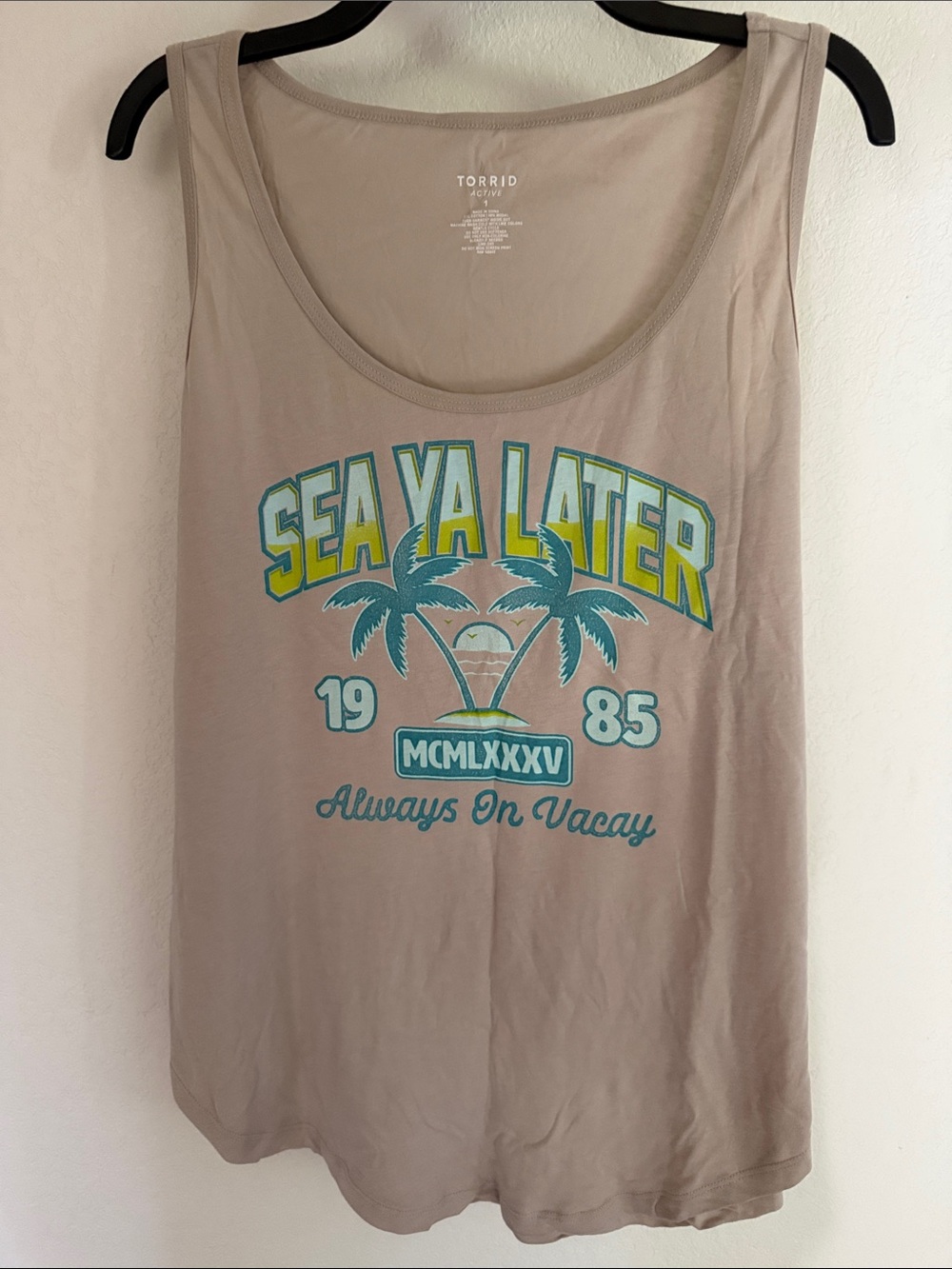 NWOT. torrid Taupe Graphic 'Sea Ya Later' Tank with Teal & Yellow Print